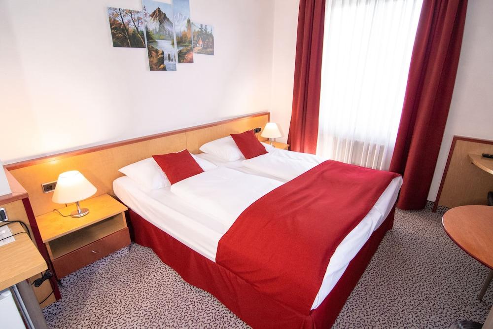 אולם Leomar Hotel מראה חיצוני תמונה