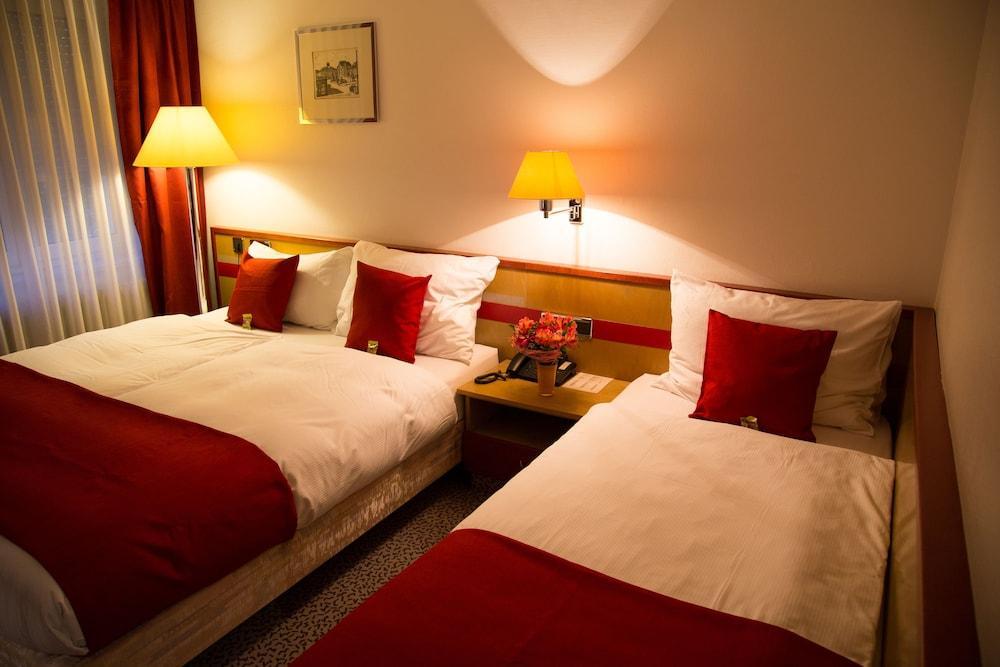 אולם Leomar Hotel מראה חיצוני תמונה