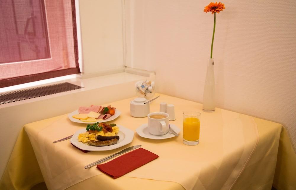 אולם Leomar Hotel מראה חיצוני תמונה