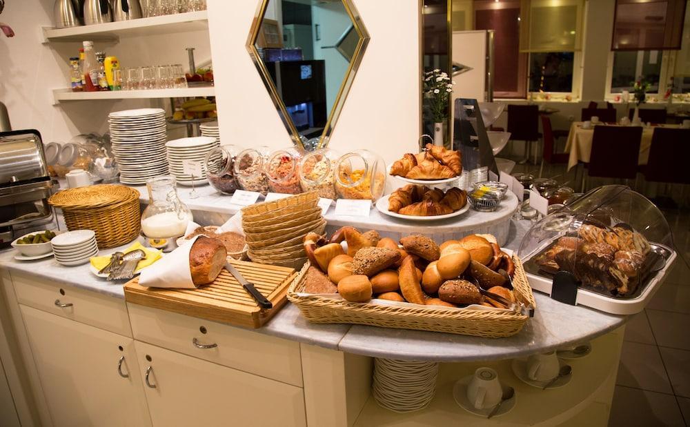 אולם Leomar Hotel מראה חיצוני תמונה