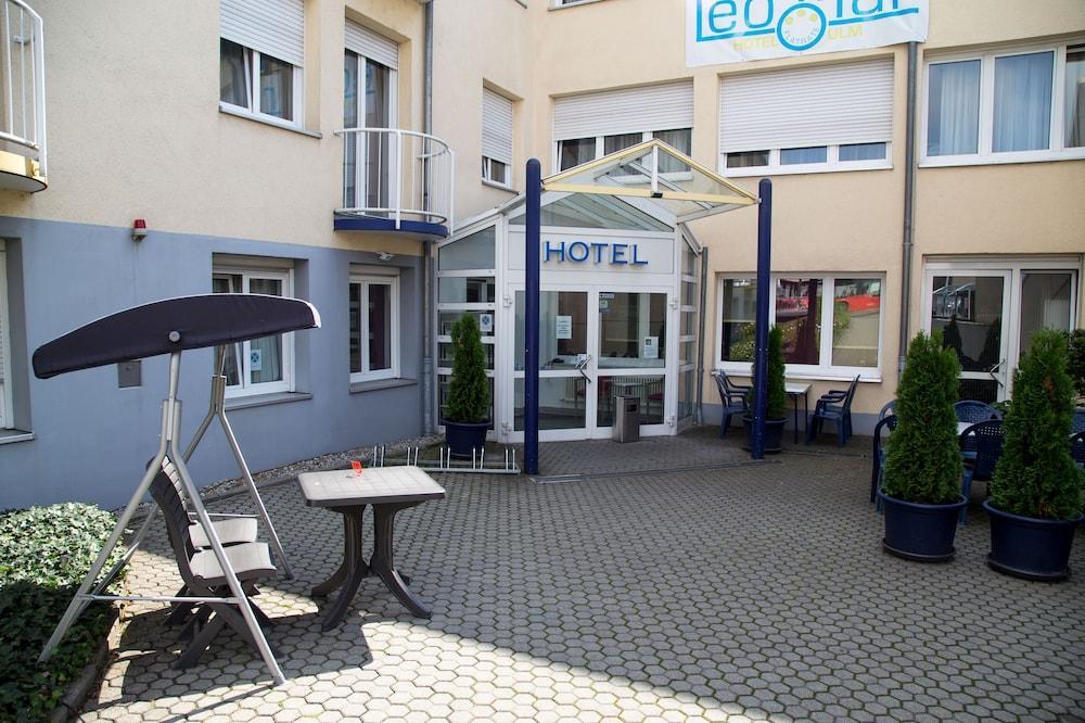 אולם Leomar Hotel מראה חיצוני תמונה
